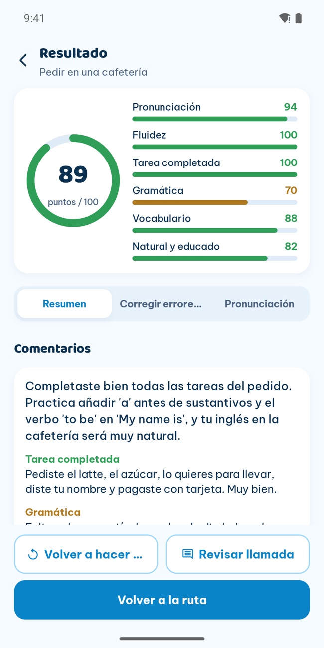 Pantalla de resultados de GrooTalk después de una llamada: una puntuación total con barras de pronunciación, fluidez, gramática y vocabulario